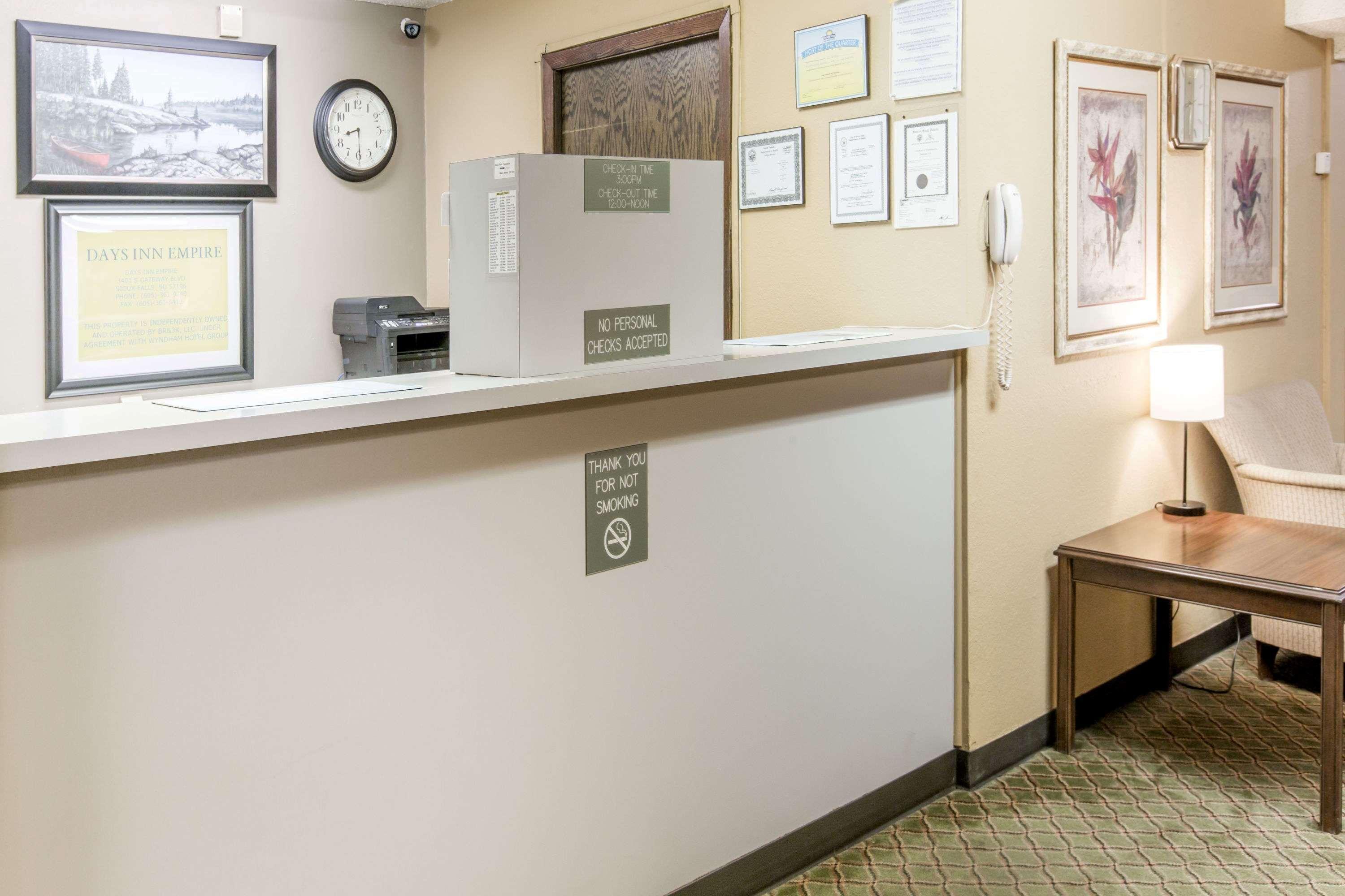 Days Inn By Wyndham Sioux Falls Buitenkant foto