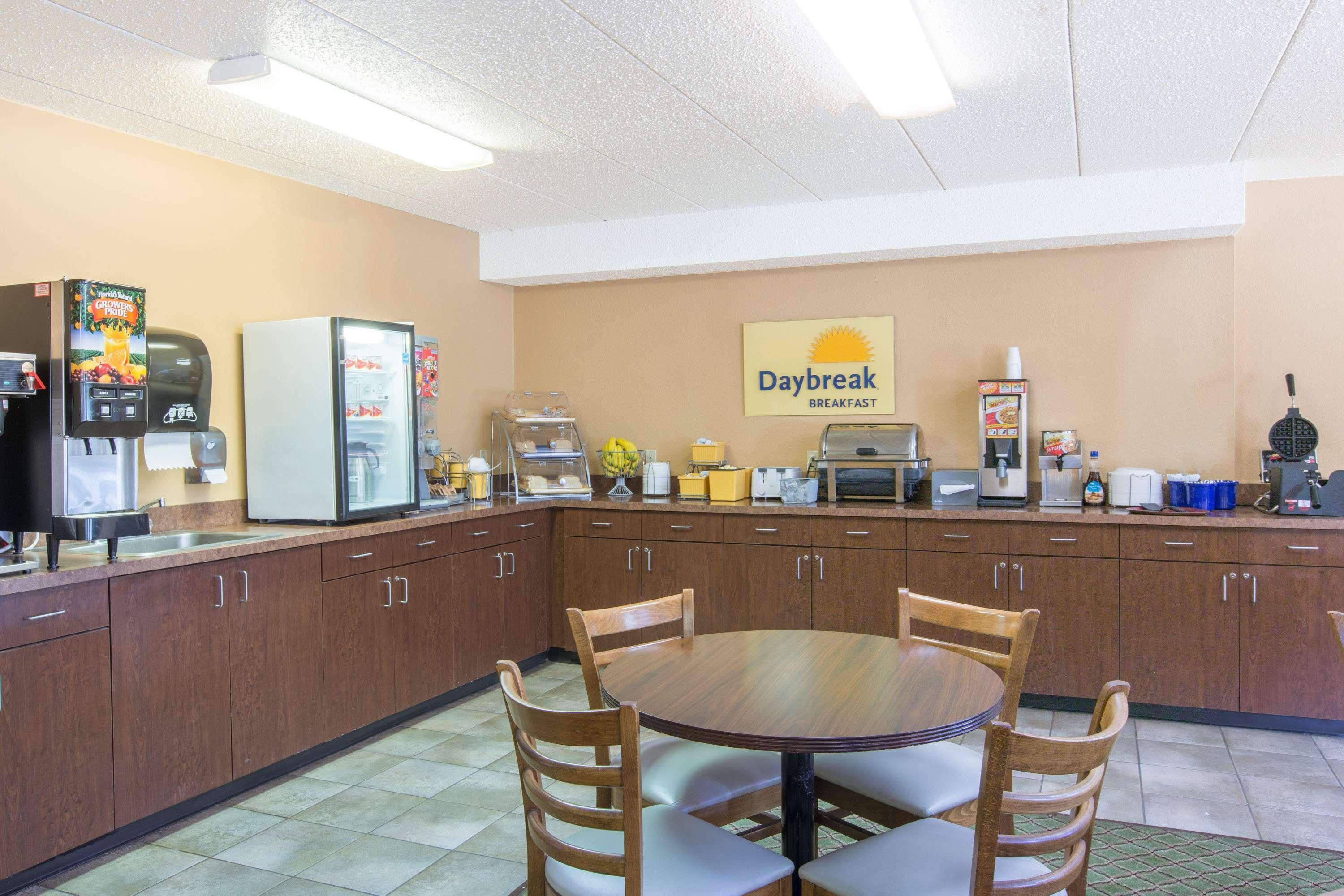 Days Inn By Wyndham Sioux Falls Buitenkant foto