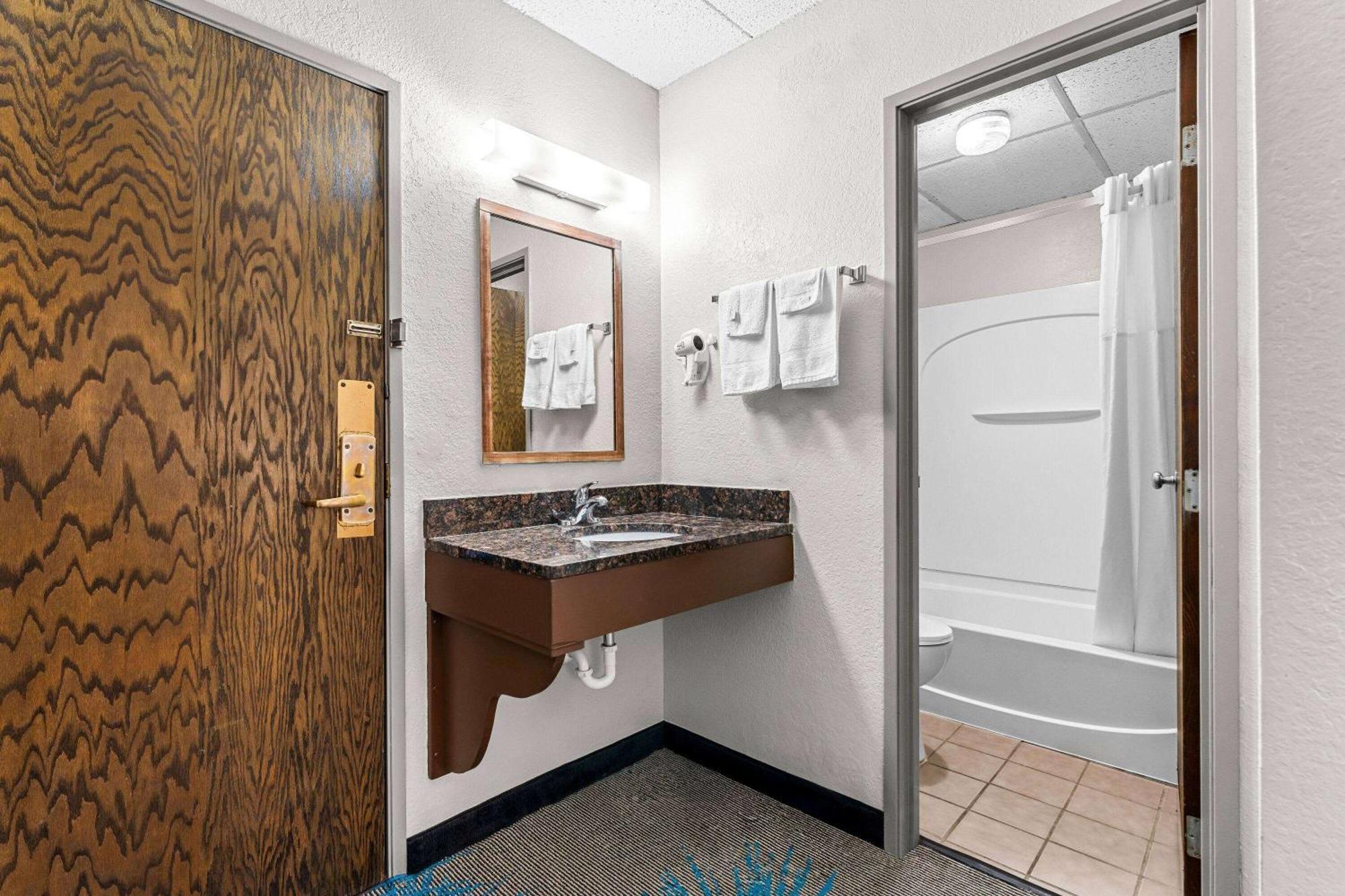 Days Inn By Wyndham Sioux Falls Buitenkant foto