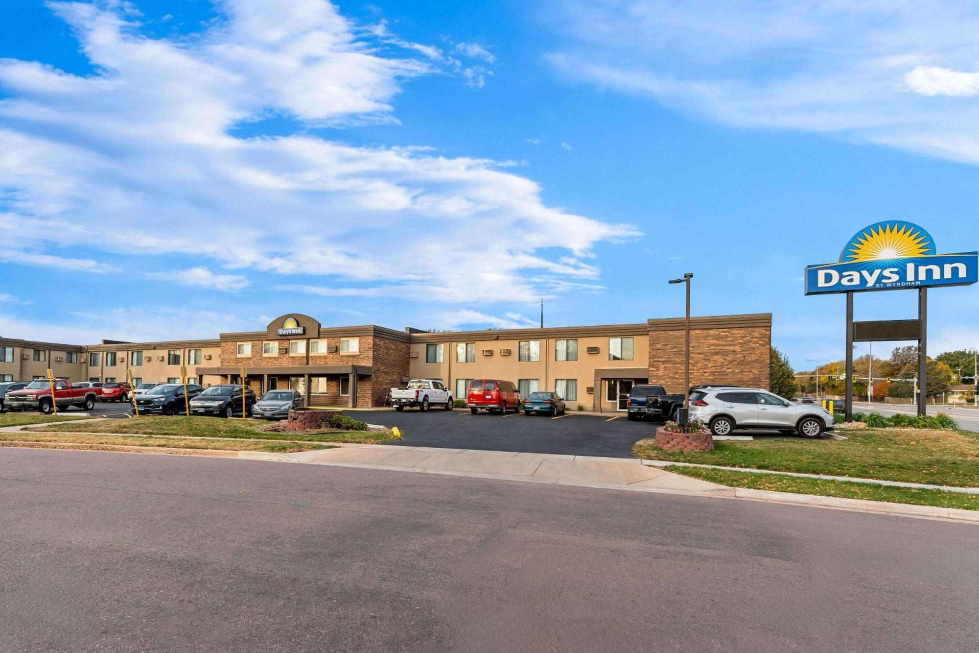 Days Inn By Wyndham Sioux Falls Buitenkant foto